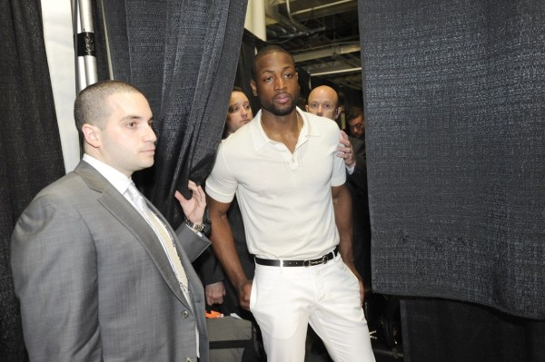 圣埃蒂安主帅：哈兰德将对阵姆巴佩在挪威几乎是全民话题（圣埃蒂安主帅：哈兰德与姆巴佩的对决在挪威掀起全民热议）