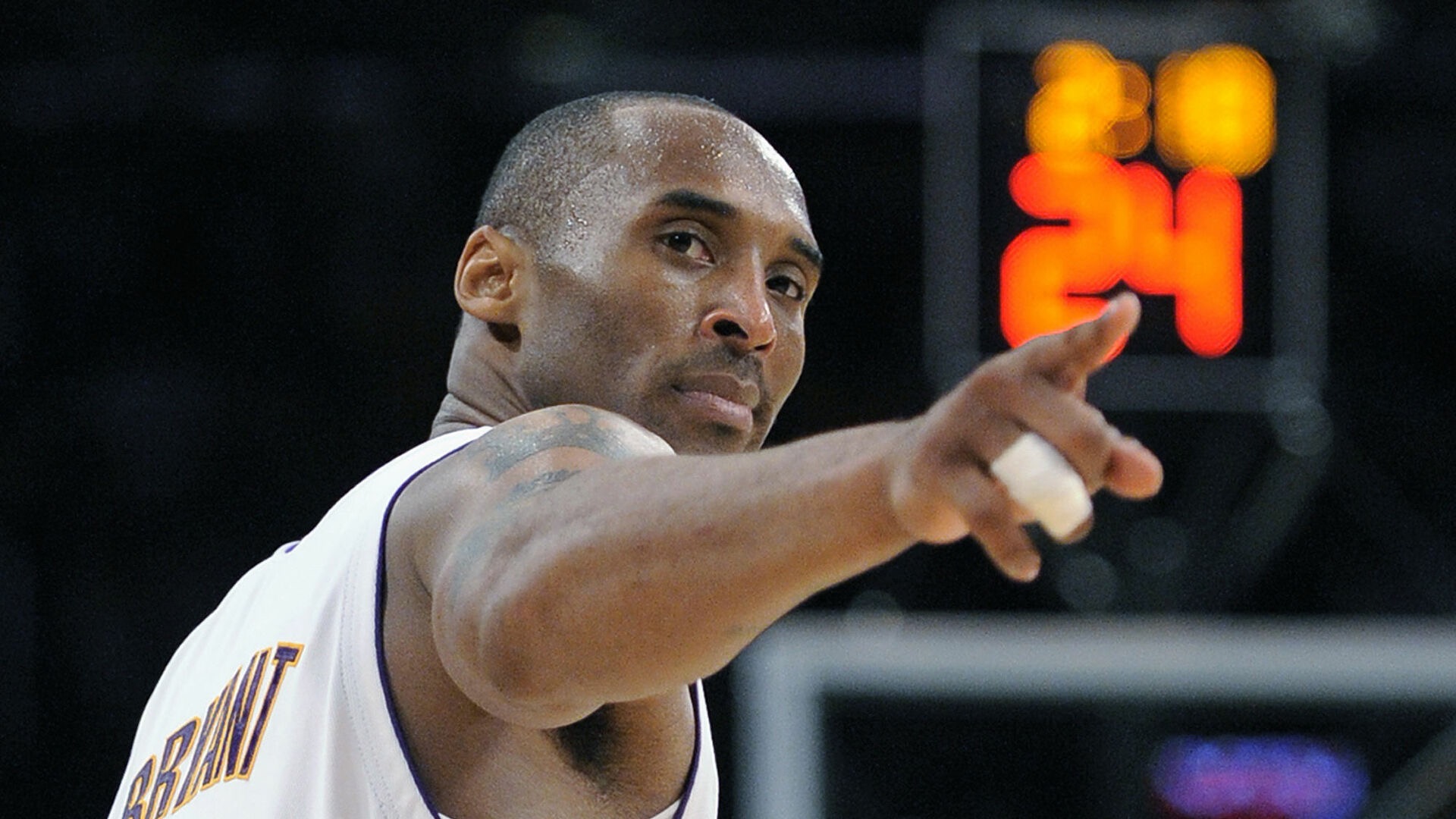 强者从不抱怨（强者无怨言）