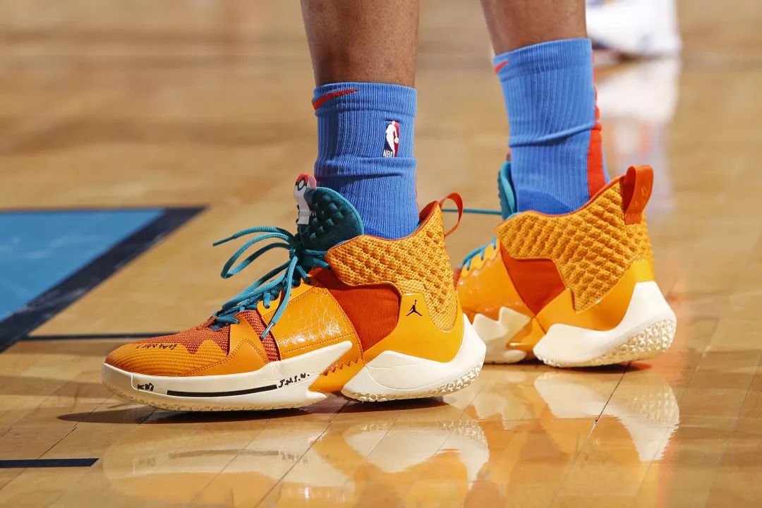 曼联追逐塞梅尼奥：加纳前锋是否准备好迈出下一步？（曼联有意塞梅尼奥：加纳前锋是否已准备迈向更高台阶？）