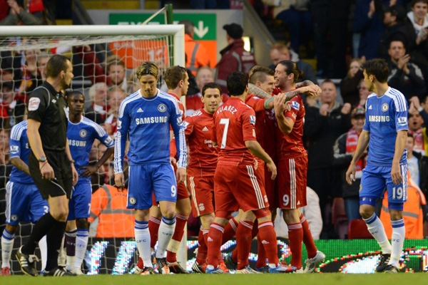 福登调侃小球迷：要这么多签名是不要拿去卖，赚了钱分我一半