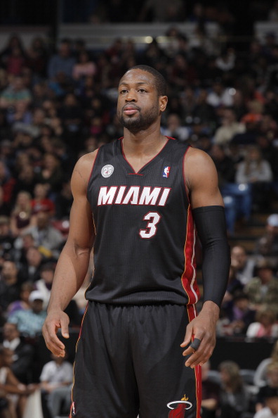 卫报：热刺有意富勒姆左后卫罗宾逊，也会寻找一名攻击型中场（卫报：热刺看中富勒姆左后卫罗宾逊，同时寻觅一名进攻型中场）