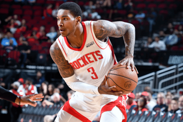 诺里斯与幸运符Amelia炸鸡店约会获F1冠军（诺里斯携幸运符Amelia在炸鸡店约会后夺得F1首冠）