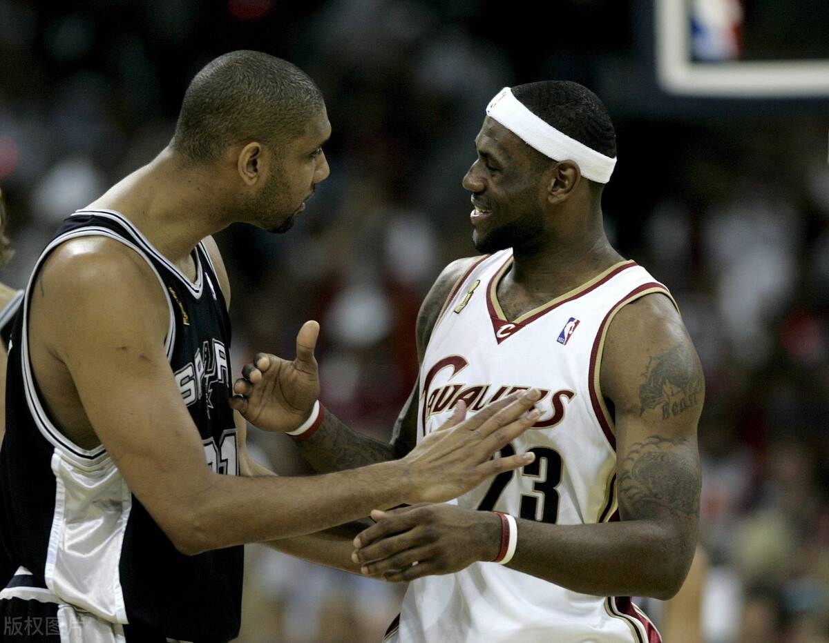 中后卫极限拦截救球队一命（中后卫神勇封堵力挽狂澜）