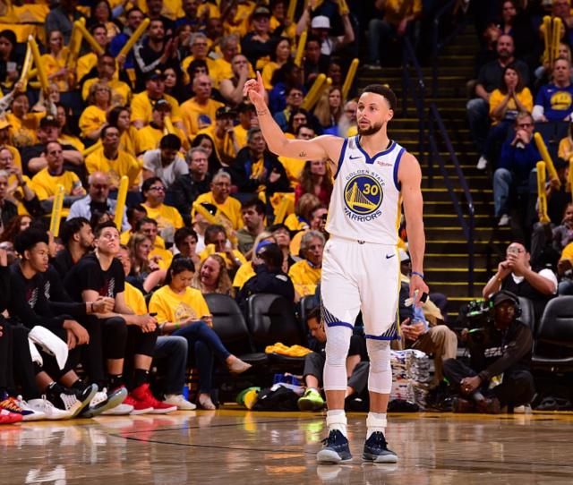 米体：邓弗里斯合同中有2500万欧解约条款，每年都会生效（米兰体育报：邓弗里斯合同设有2500万欧解约金，条款每年可触发）