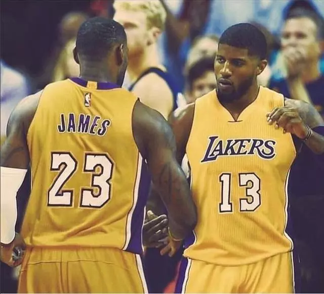 电讯报：曼联执意追求谢什科的做法显得有些奇怪（电讯报：曼联一味追逐谢什科的举动令人费解）